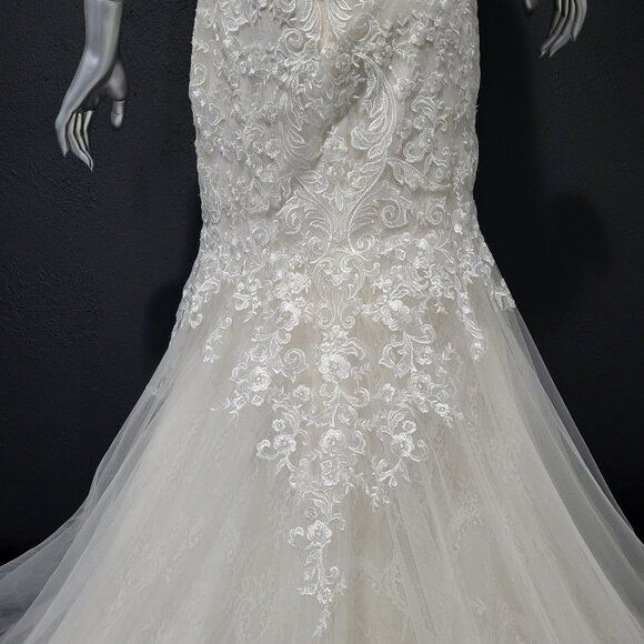 NWT~$1595~MON CHERI~10/12~IVORY EMBROIDERED MERMAID FIT & FLARE WEDDING DRESS - Picture 13 of 16